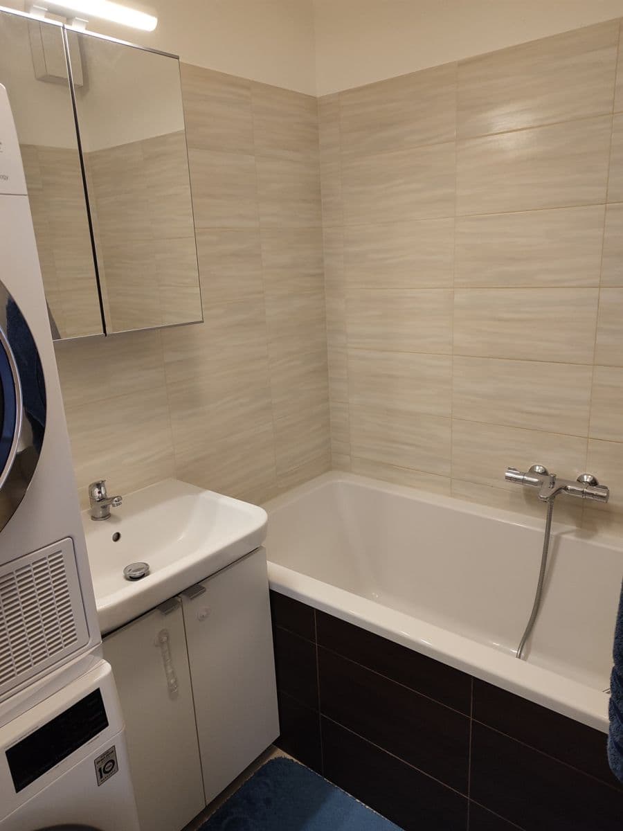 Prenájom bytu 3-izbový 75 m², Gen. Peřiny, Hustopeče, Jihomoravský kraj Prenájom bytu 3-izbový 75 m², Gen. Peřiny, Hustopeče, Jihomoravský kraj