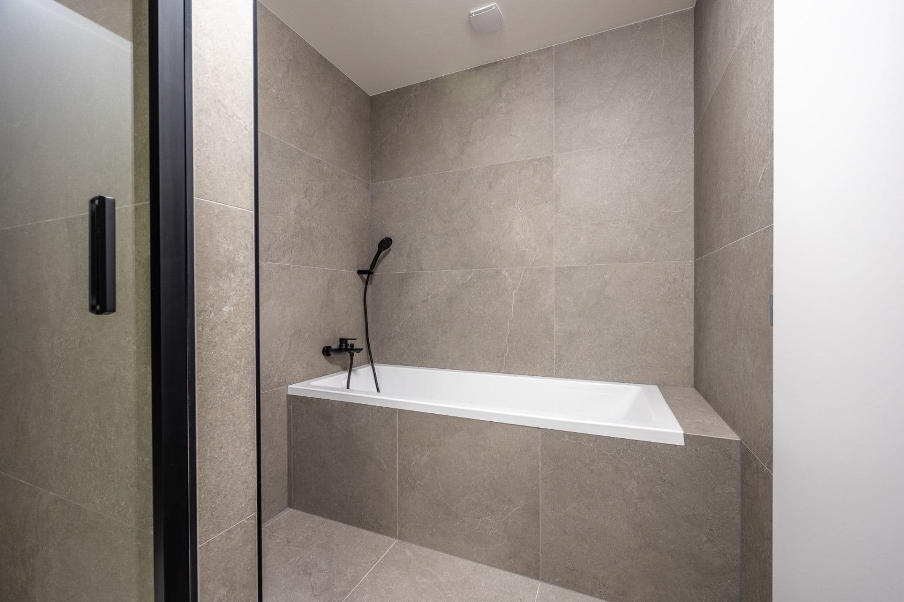 Predaj bytu 3-izbový 74 m², Litvínovská, Praha, Praha Predaj bytu 3-izbový 74 m², Litvínovská, Praha, Praha