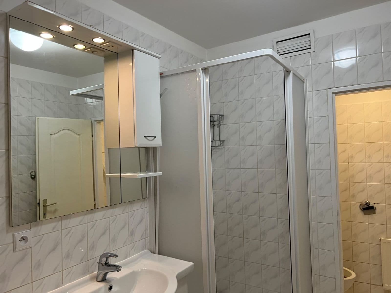 Prenájom bytu 2-izbový 53 m², U Sadu, Praha, Praha Prenájom bytu 2-izbový 53 m², U Sadu, Praha, Praha