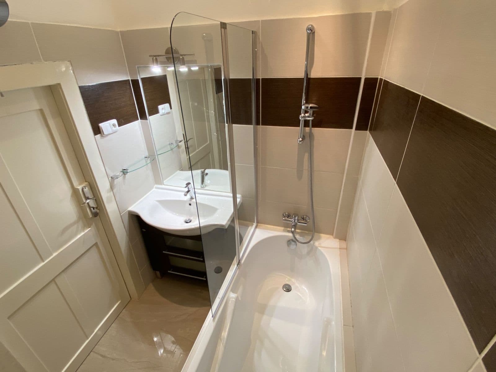Prenájom bytu 2-izbový 55 m², Kafkova, Praha, Praha Prenájom bytu 2-izbový 55 m², Kafkova, Praha, Praha
