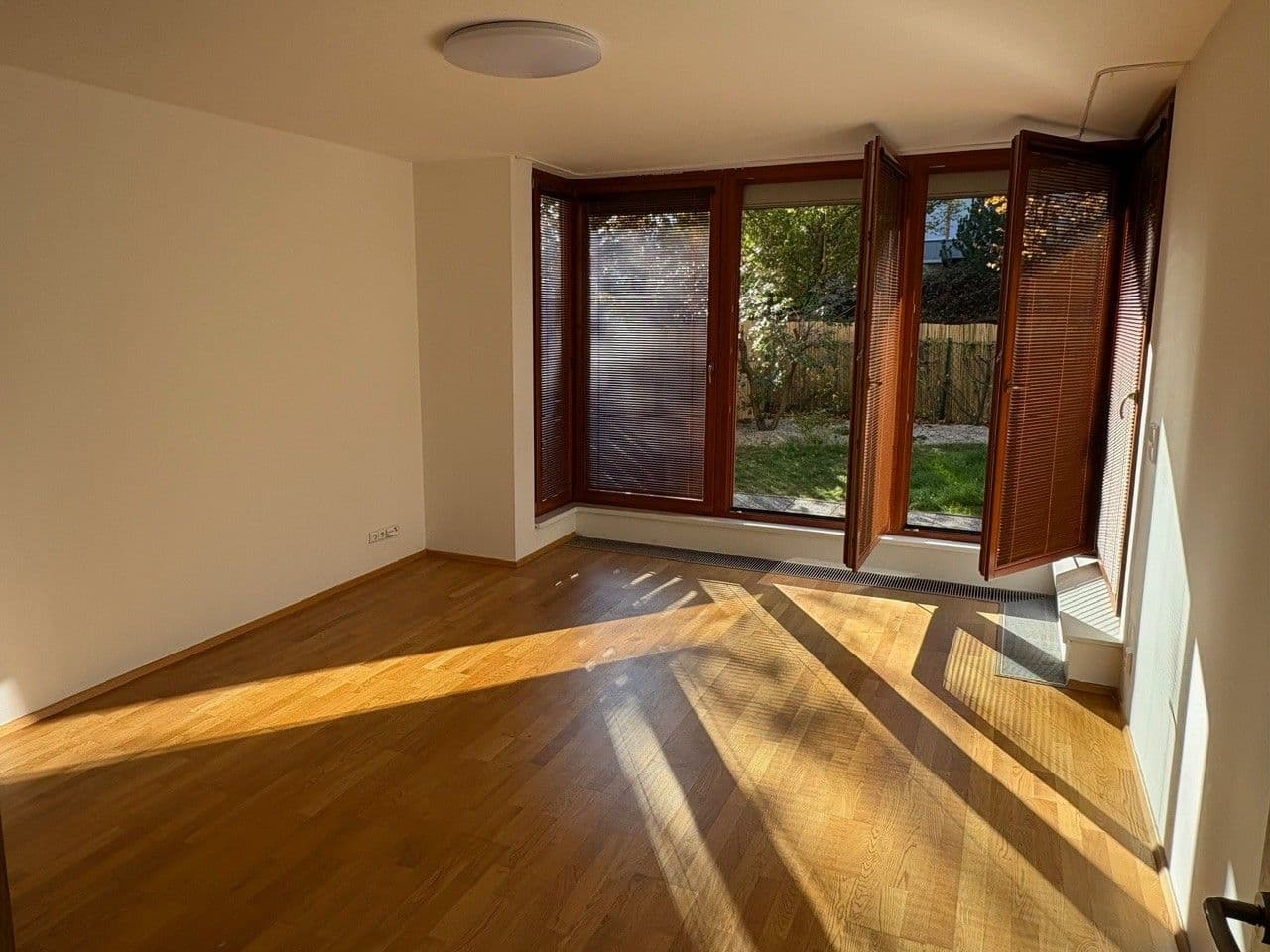 Prenájom bytu 2-izbový 55 m², Štorkánova, Praha, Praha Prenájom bytu 2-izbový 55 m², Štorkánova, Praha, Praha