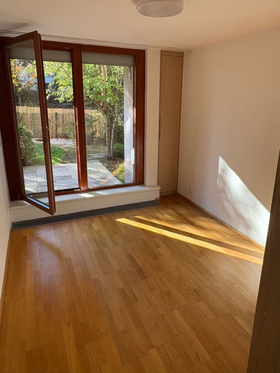 Prenájom bytu 2-izbový 55 m², Štorkánova, Praha, Praha Prenájom bytu 2-izbový 55 m², Štorkánova, Praha, Praha