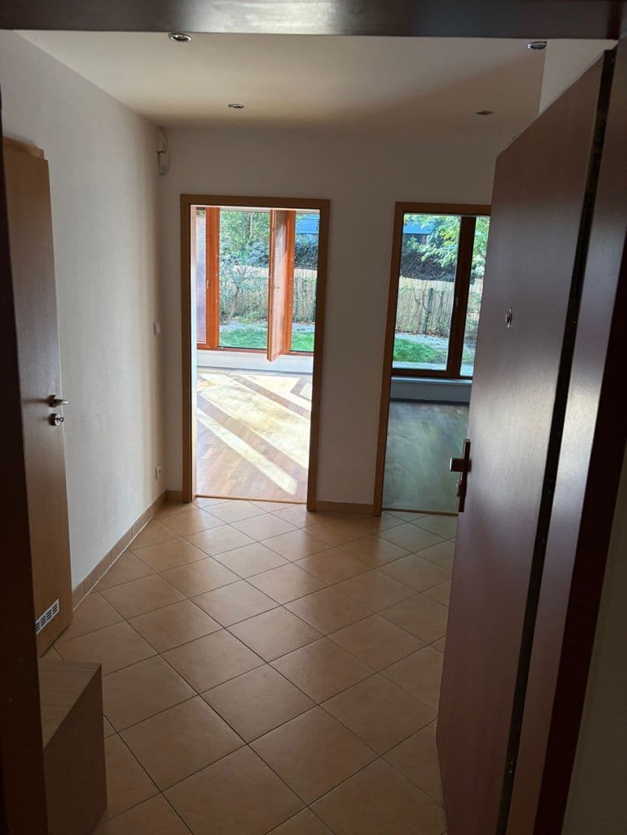 Prenájom bytu 2-izbový 55 m², Štorkánova, Praha, Praha Prenájom bytu 2-izbový 55 m², Štorkánova, Praha, Praha