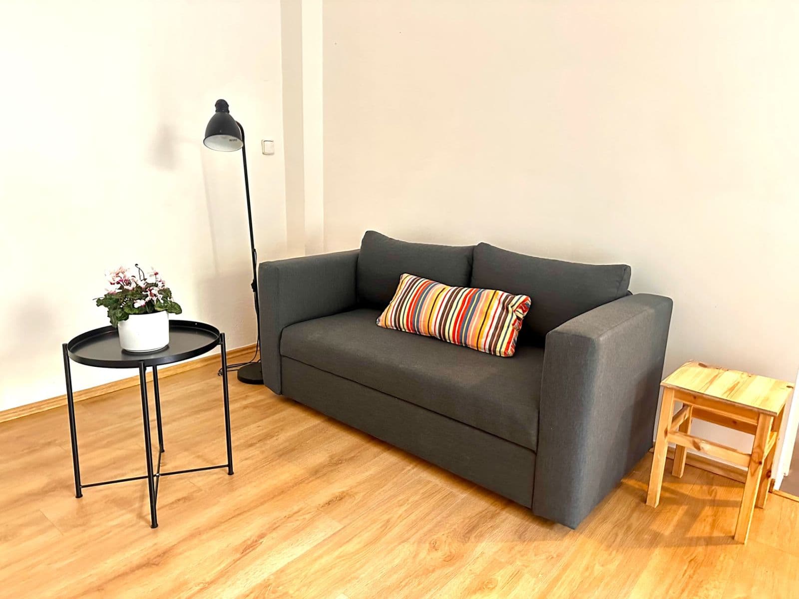 Prenájom bytu 2-izbový 48 m², Jičínská, Praha, Praha Prenájom bytu 2-izbový 48 m², Jičínská, Praha, Praha