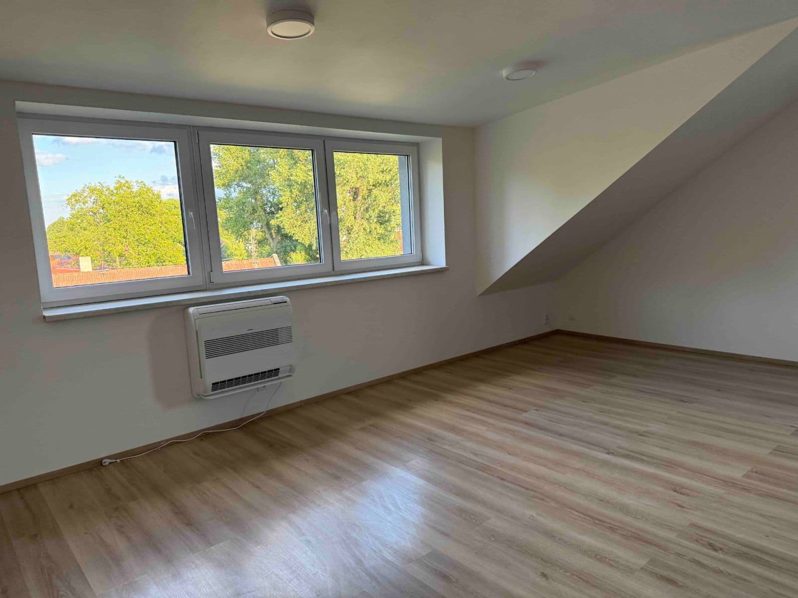 Prenájom bytu 3-izbový 56 m², U Zvoničky, Bobnice, Středočeský kraj Prenájom bytu 3-izbový 56 m², U Zvoničky, Bobnice, Středočeský kraj