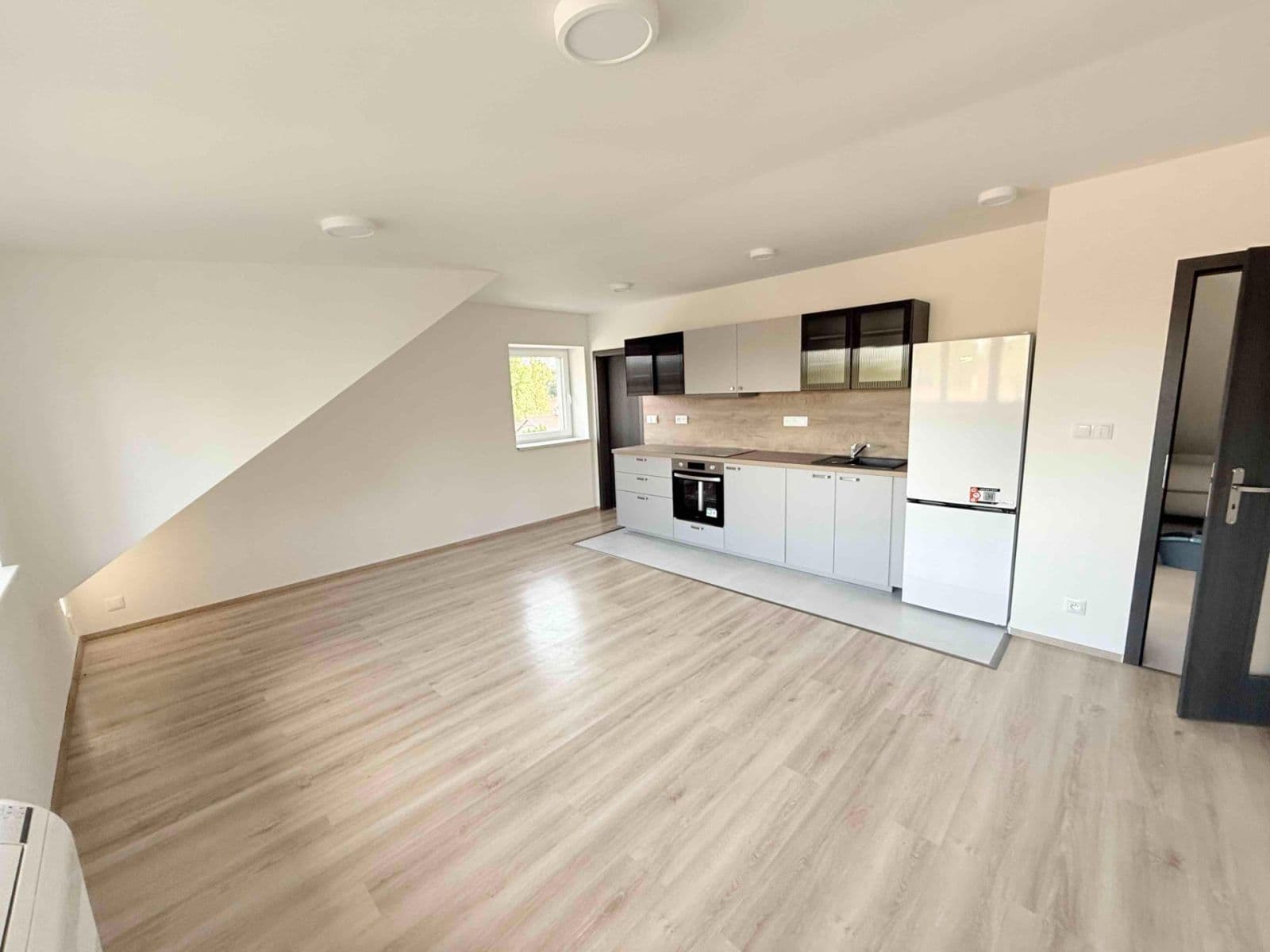 Prenájom bytu 3-izbový 56 m², U Zvoničky, Bobnice, Středočeský kraj Prenájom bytu 3-izbový 56 m², U Zvoničky, Bobnice, Středočeský kraj