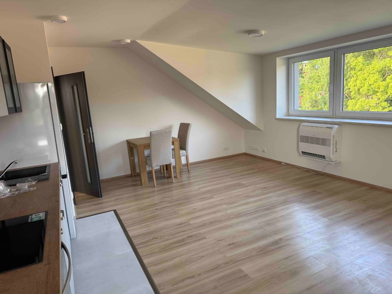 Prenájom bytu 3-izbový 56 m², U Zvoničky, Bobnice, Středočeský kraj Prenájom bytu 3-izbový 56 m², U Zvoničky, Bobnice, Středočeský kraj