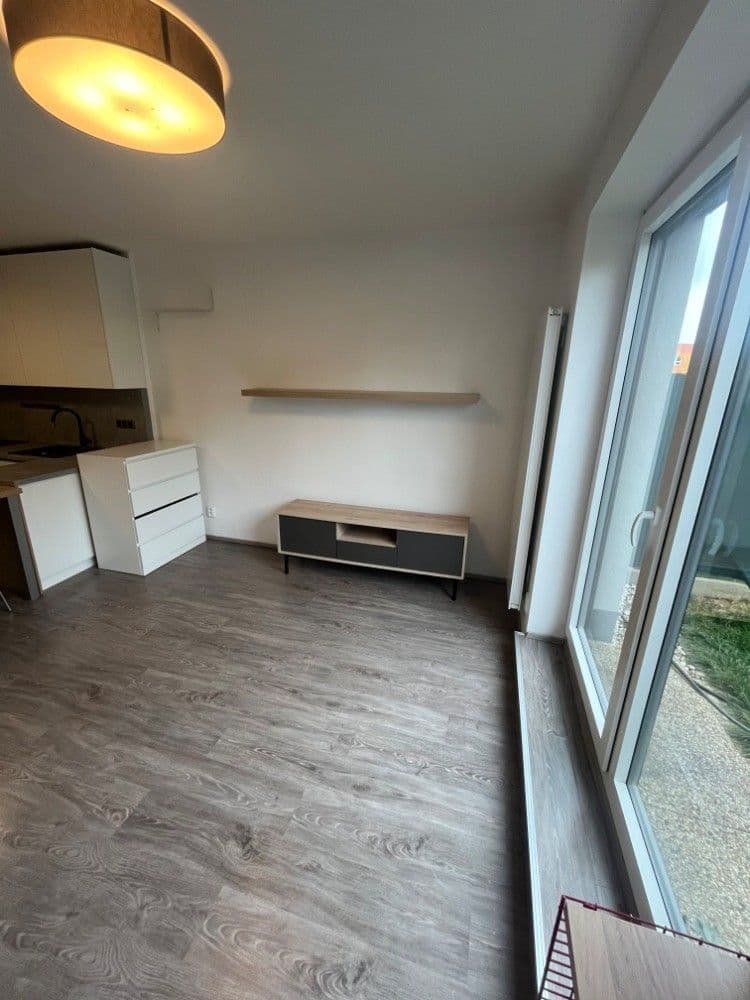 Prenájom bytu 1-izbový 31 m², Za černým mostem, Praha, Praha Prenájom bytu 1-izbový 31 m², Za černým mostem, Praha, Praha