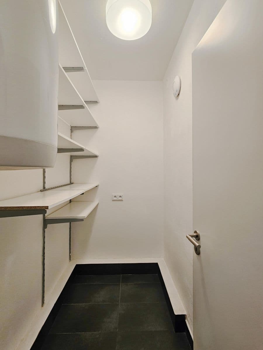 Prenájom bytu 4-izbový 92 m², Na Rozdílu, Praha, Praha Prenájom bytu 4-izbový 92 m², Na Rozdílu, Praha, Praha