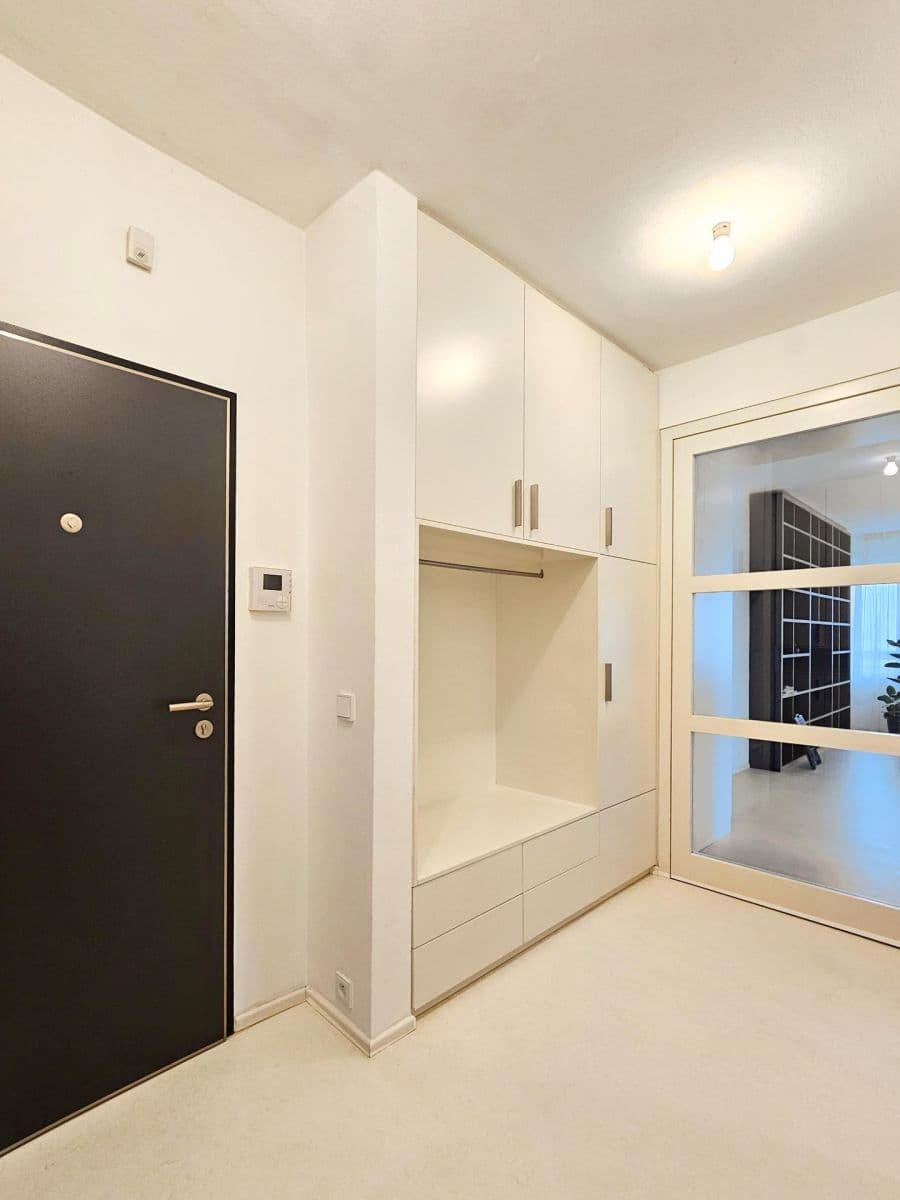 Prenájom bytu 4-izbový 92 m², Na Rozdílu, Praha, Praha Prenájom bytu 4-izbový 92 m², Na Rozdílu, Praha, Praha