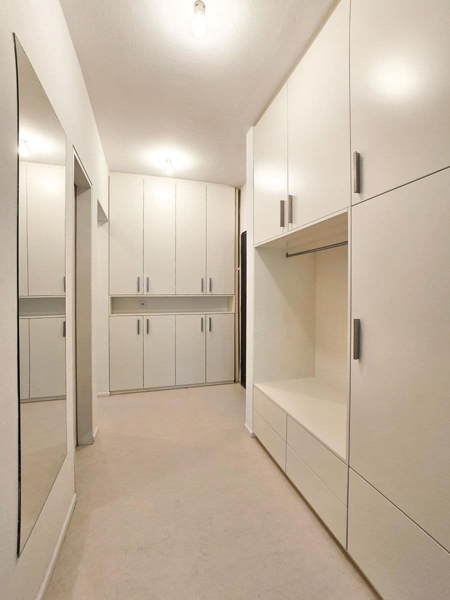 Prenájom bytu 4-izbový 92 m², Na Rozdílu, Praha, Praha Prenájom bytu 4-izbový 92 m², Na Rozdílu, Praha, Praha