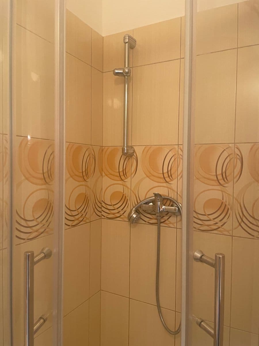 Prenájom bytu 2-izbový 50 m², 28. pluku, Praha, Praha Prenájom bytu 2-izbový 50 m², 28. pluku, Praha, Praha