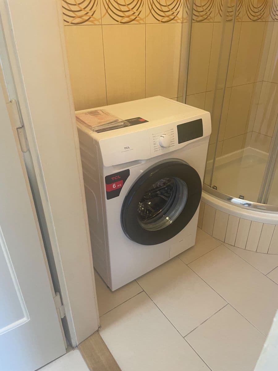 Prenájom bytu 2-izbový 50 m², 28. pluku, Praha, Praha Prenájom bytu 2-izbový 50 m², 28. pluku, Praha, Praha