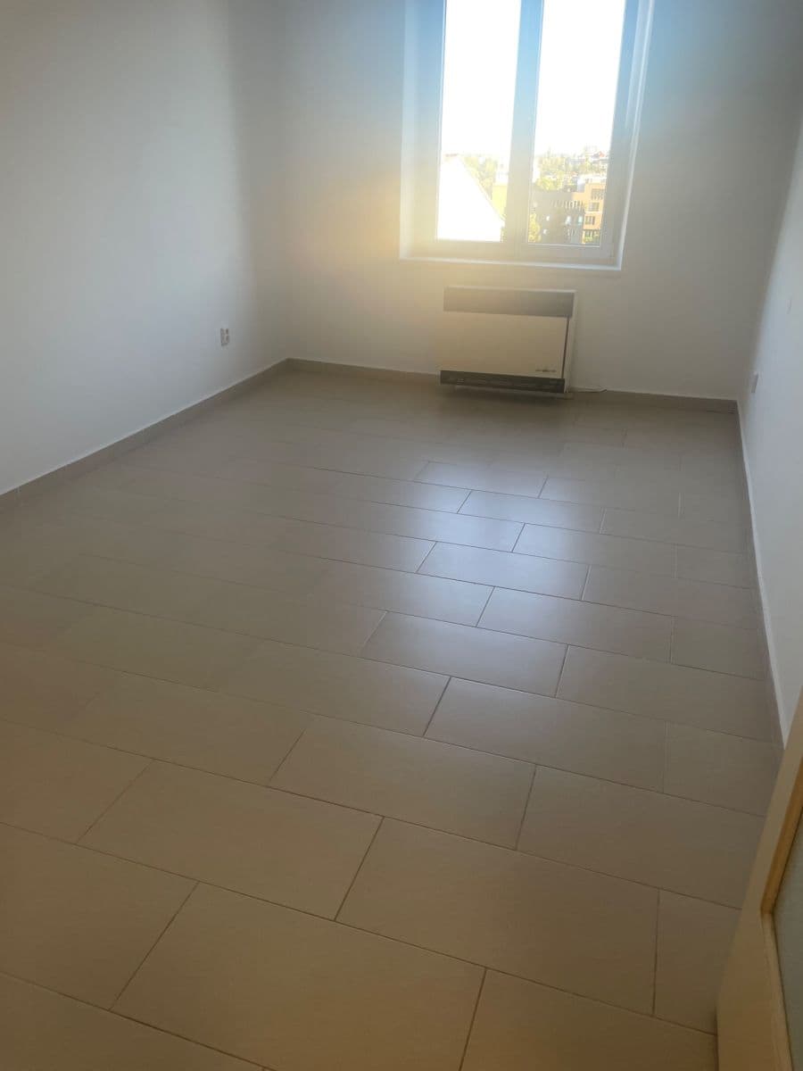 Prenájom bytu 2-izbový 50 m², 28. pluku, Praha, Praha Prenájom bytu 2-izbový 50 m², 28. pluku, Praha, Praha