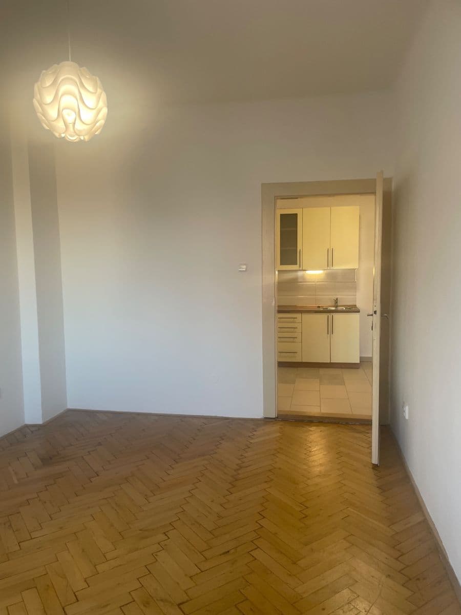 Prenájom bytu 2-izbový 50 m², 28. pluku, Praha, Praha Prenájom bytu 2-izbový 50 m², 28. pluku, Praha, Praha