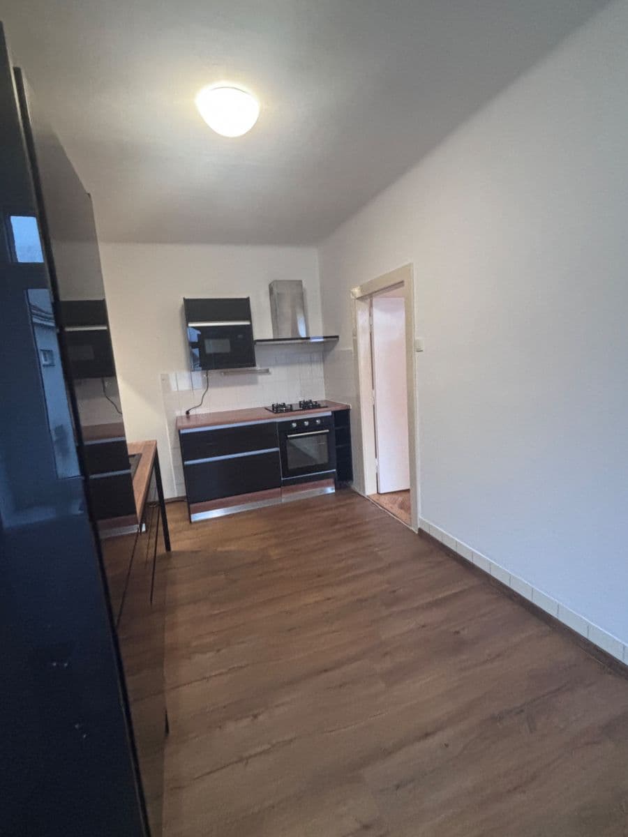 Prenájom bytu 1-izbový 43 m², Karpatská, Praha, Praha Prenájom bytu 1-izbový 43 m², Karpatská, Praha, Praha