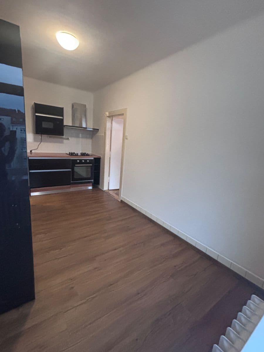 Prenájom bytu 1-izbový 43 m², Karpatská, Praha, Praha Prenájom bytu 1-izbový 43 m², Karpatská, Praha, Praha