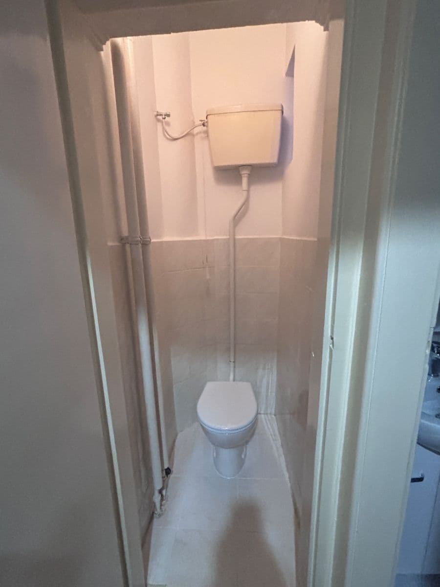 Prenájom bytu 1-izbový 43 m², Karpatská, Praha, Praha Prenájom bytu 1-izbový 43 m², Karpatská, Praha, Praha