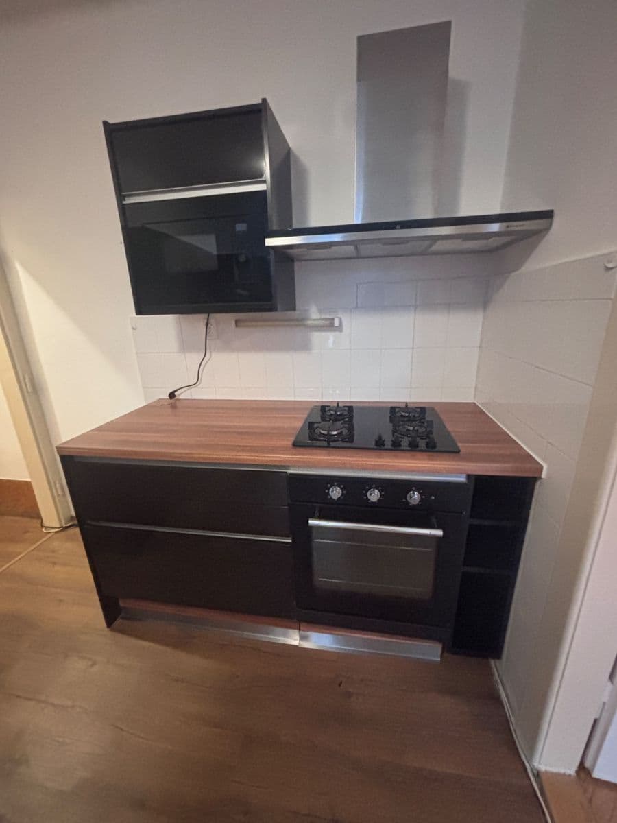 Prenájom bytu 1-izbový 43 m², Karpatská, Praha, Praha Prenájom bytu 1-izbový 43 m², Karpatská, Praha, Praha