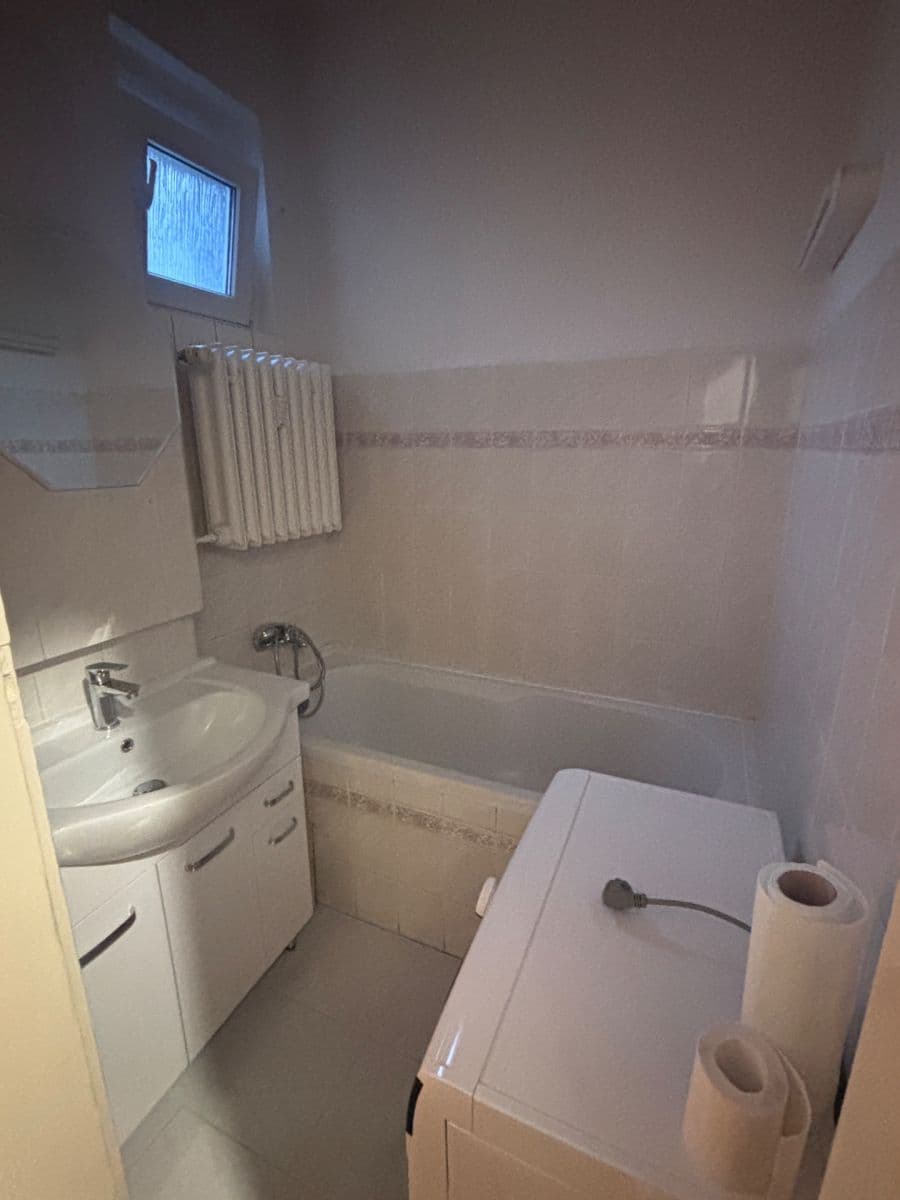 Prenájom bytu 1-izbový 43 m², Karpatská, Praha, Praha Prenájom bytu 1-izbový 43 m², Karpatská, Praha, Praha