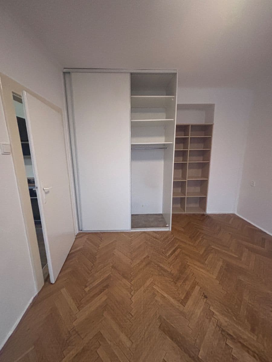 Prenájom bytu 1-izbový 43 m², Karpatská, Praha, Praha Prenájom bytu 1-izbový 43 m², Karpatská, Praha, Praha
