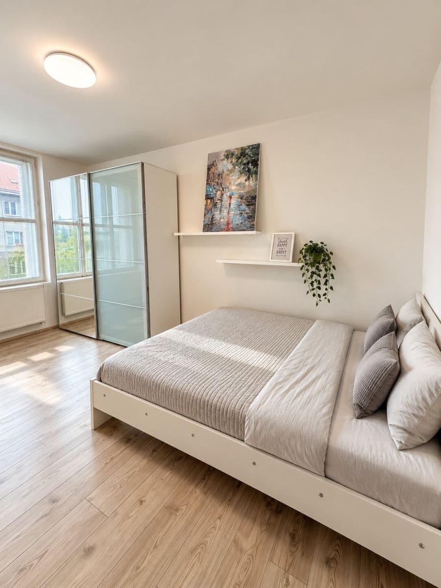 Prenájom bytu 1-izbový 38 m², Sportovní, Praha, Praha Prenájom bytu 1-izbový 38 m², Sportovní, Praha, Praha