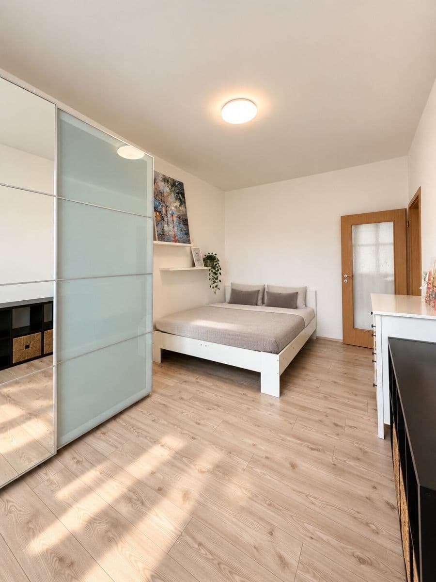 Prenájom bytu 1-izbový 38 m², Sportovní, Praha, Praha Prenájom bytu 1-izbový 38 m², Sportovní, Praha, Praha