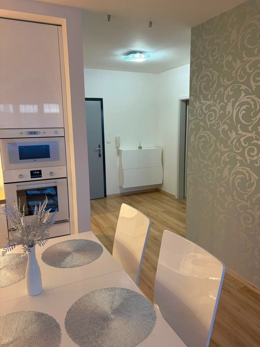 Prenájom bytu 2-izbový 54 m², Veterná, Trnava, Trnavský kraj Prenájom bytu 2-izbový 54 m², Veterná, Trnava, Trnavský kraj