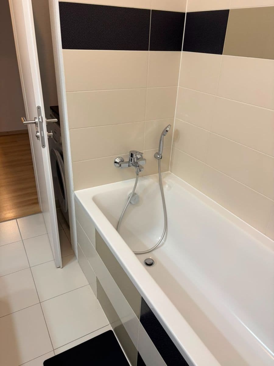 Prenájom bytu 2-izbový 54 m², Veterná, Trnava, Trnavský kraj Prenájom bytu 2-izbový 54 m², Veterná, Trnava, Trnavský kraj