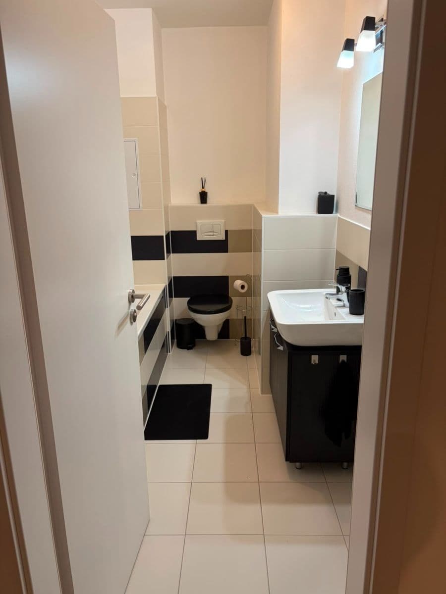 Prenájom bytu 2-izbový 54 m², Veterná, Trnava, Trnavský kraj Prenájom bytu 2-izbový 54 m², Veterná, Trnava, Trnavský kraj
