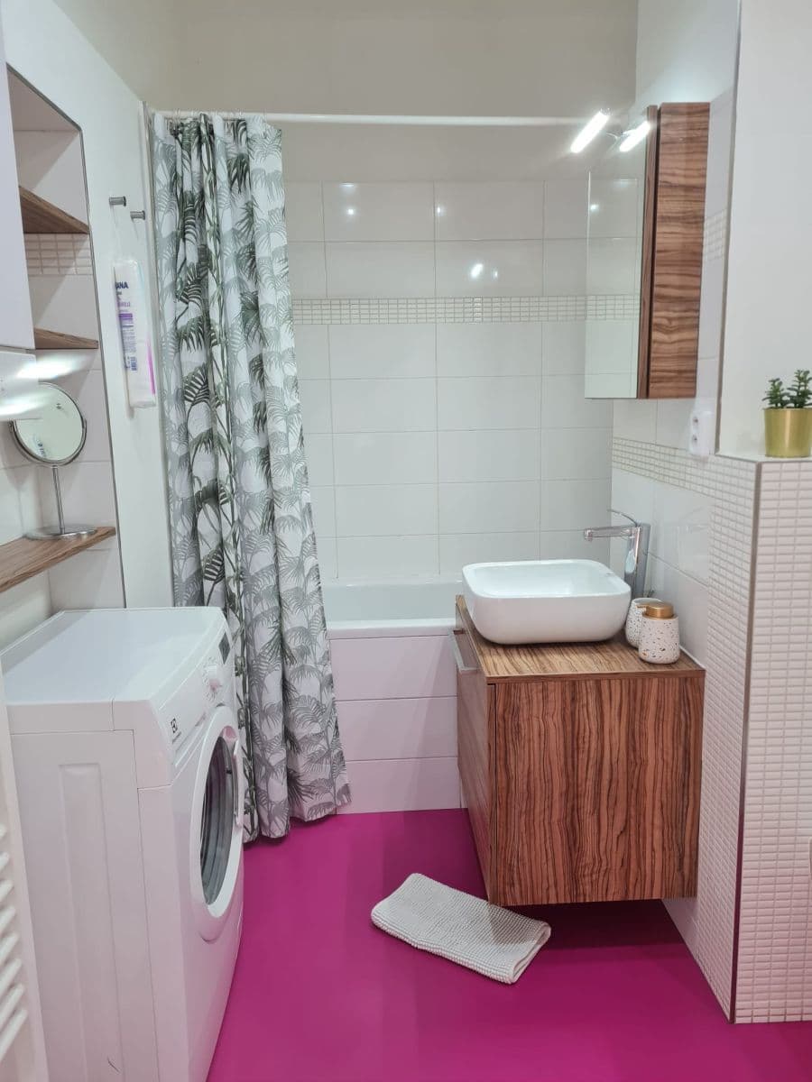 Prenájom bytu 35 m², Vrchlického, Praha, Praha Prenájom bytu 35 m², Vrchlického, Praha, Praha