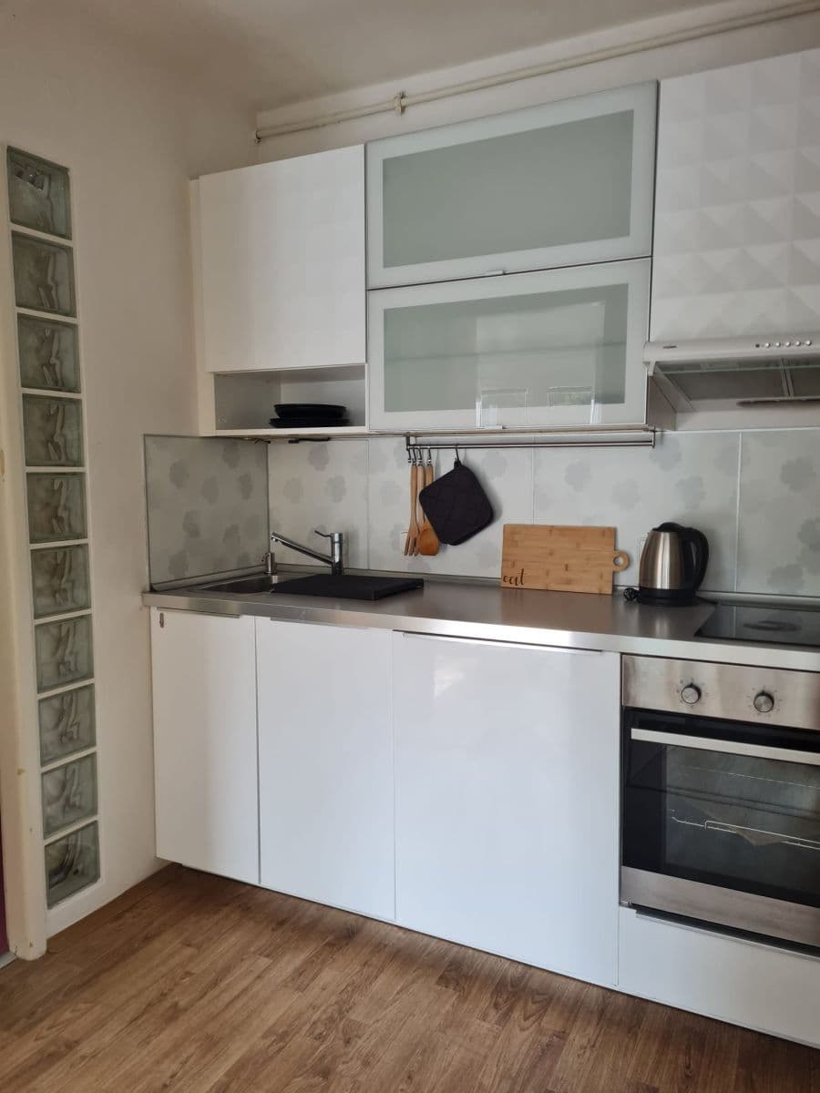 Prenájom bytu 35 m², Vrchlického, Praha, Praha Prenájom bytu 35 m², Vrchlického, Praha, Praha