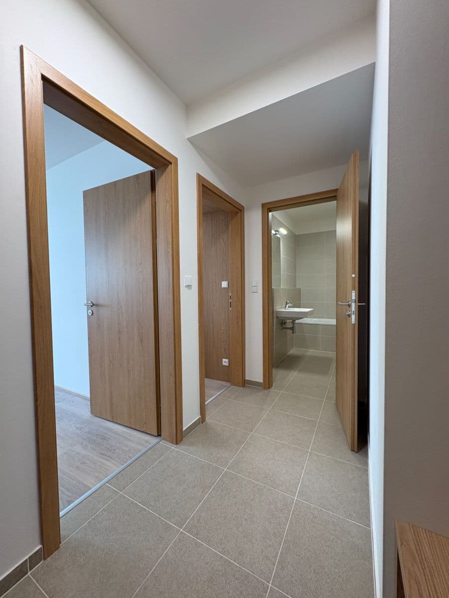 Prenájom bytu 2-izbový 43 m², Čakovická, Praha, Praha Prenájom bytu 2-izbový 43 m², Čakovická, Praha, Praha