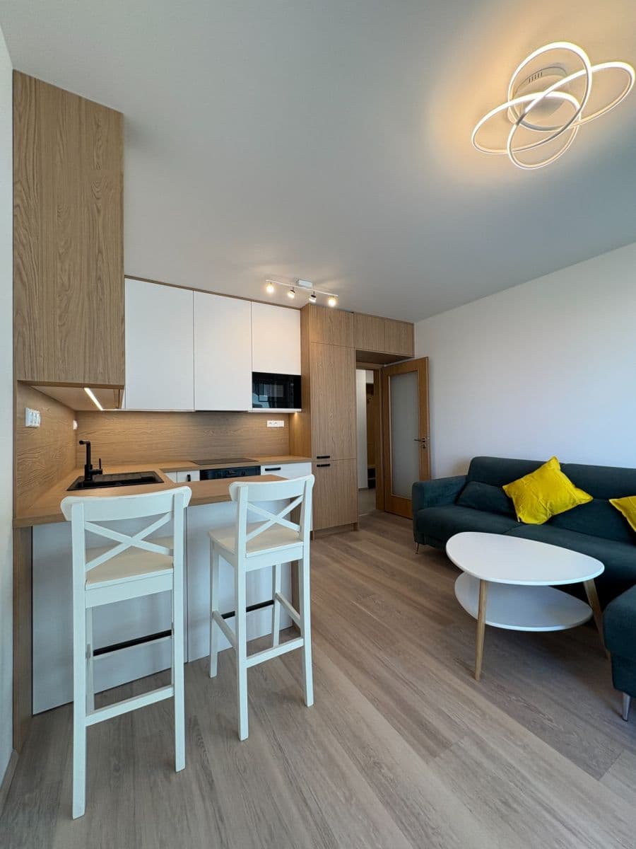 Prenájom bytu 2-izbový 43 m², Čakovická, Praha, Praha Prenájom bytu 2-izbový 43 m², Čakovická, Praha, Praha