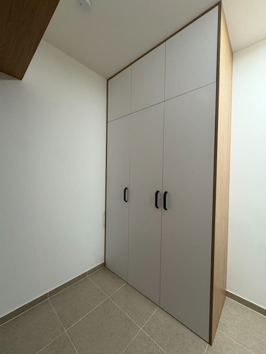 Prenájom bytu 2-izbový 43 m², Čakovická, Praha, Praha Prenájom bytu 2-izbový 43 m², Čakovická, Praha, Praha