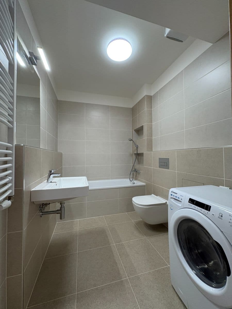 Prenájom bytu 2-izbový 43 m², Čakovická, Praha, Praha Prenájom bytu 2-izbový 43 m², Čakovická, Praha, Praha