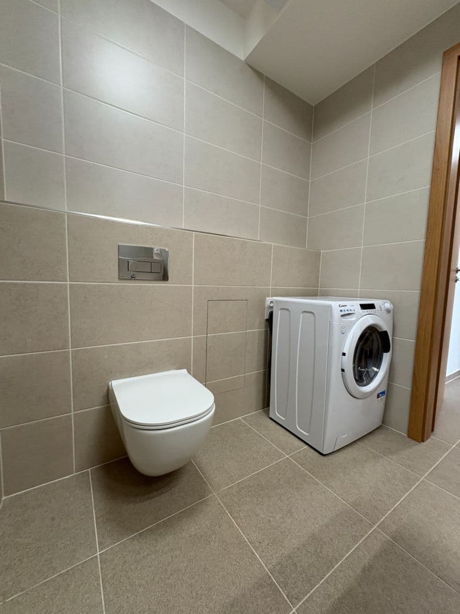 Prenájom bytu 2-izbový 43 m², Čakovická, Praha, Praha Prenájom bytu 2-izbový 43 m², Čakovická, Praha, Praha