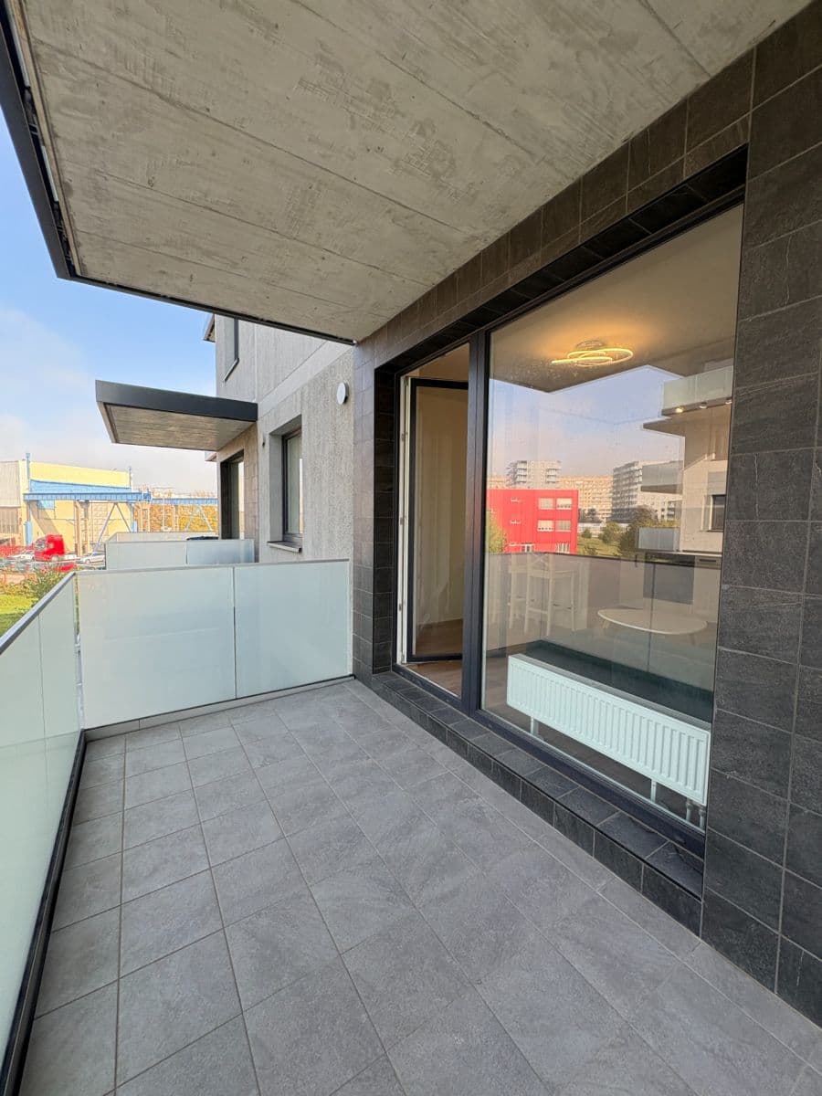 Prenájom bytu 2-izbový 43 m², Čakovická, Praha, Praha Prenájom bytu 2-izbový 43 m², Čakovická, Praha, Praha