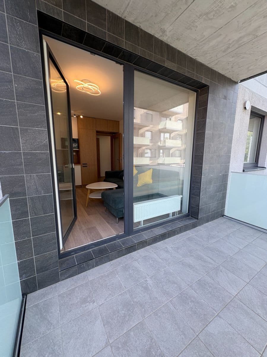 Prenájom bytu 2-izbový 43 m², Čakovická, Praha, Praha Prenájom bytu 2-izbový 43 m², Čakovická, Praha, Praha
