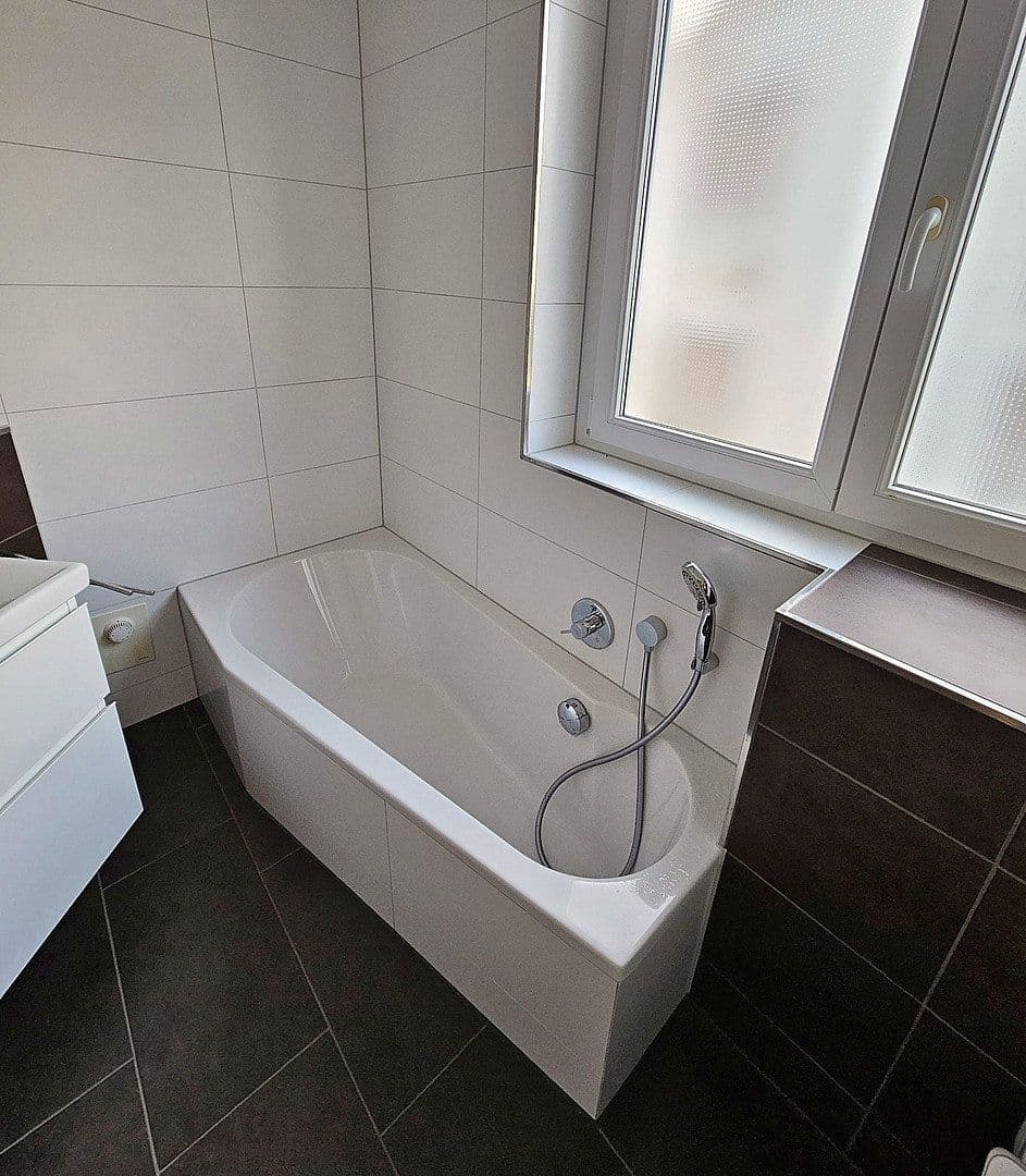 Prenájom domu 130 m², pozemok 190 m², Talstr. 21/6, Affalterbach, Bádensko-Wurttembersko Prenájom domu 130 m², pozemok 190 m², Talstr. 21/6, Affalterbach, Bádensko-Wurttembersko