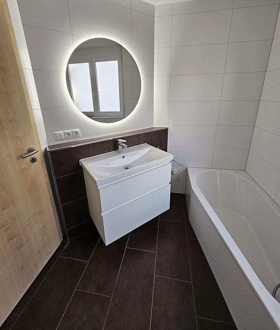 Prenájom domu 130 m², pozemok 190 m², Talstr. 21/6, Affalterbach, Bádensko-Wurttembersko Prenájom domu 130 m², pozemok 190 m², Talstr. 21/6, Affalterbach, Bádensko-Wurttembersko