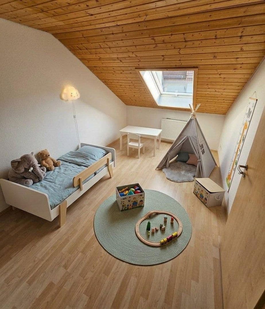 Prenájom domu 130 m², pozemok 190 m², Talstr. 21/6, Affalterbach, Bádensko-Wurttembersko Prenájom domu 130 m², pozemok 190 m², Talstr. 21/6, Affalterbach, Bádensko-Wurttembersko