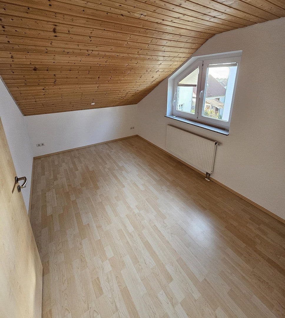 Prenájom domu 130 m², pozemok 190 m², Talstr. 21/6, Affalterbach, Bádensko-Wurttembersko Prenájom domu 130 m², pozemok 190 m², Talstr. 21/6, Affalterbach, Bádensko-Wurttembersko