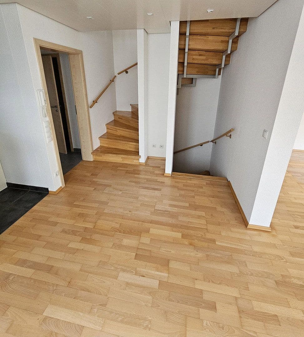 Prenájom domu 130 m², pozemok 190 m², Talstr. 21/6, Affalterbach, Bádensko-Wurttembersko Prenájom domu 130 m², pozemok 190 m², Talstr. 21/6, Affalterbach, Bádensko-Wurttembersko