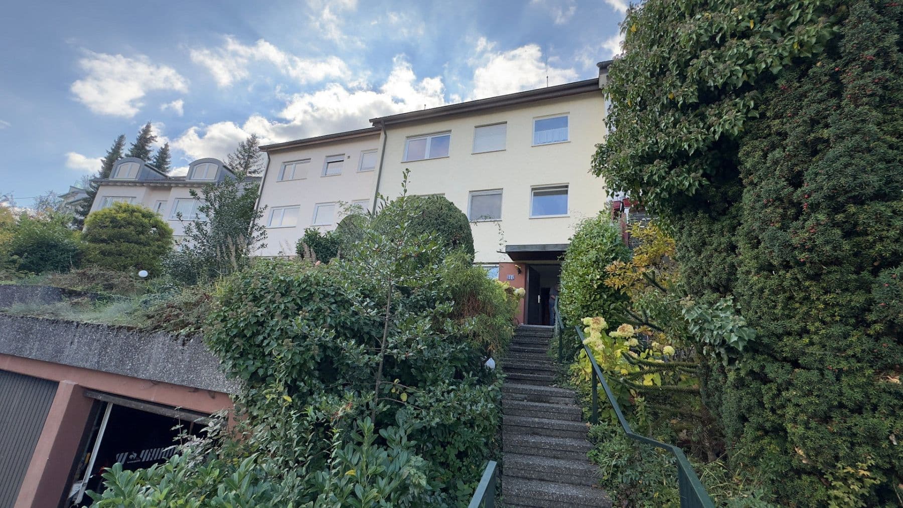Predaj domu 194 m², pozemok 357 m², Stuttgart, Bádensko-Wurttembersko Predaj domu 194 m², pozemok 357 m², Stuttgart, Bádensko-Wurttembersko