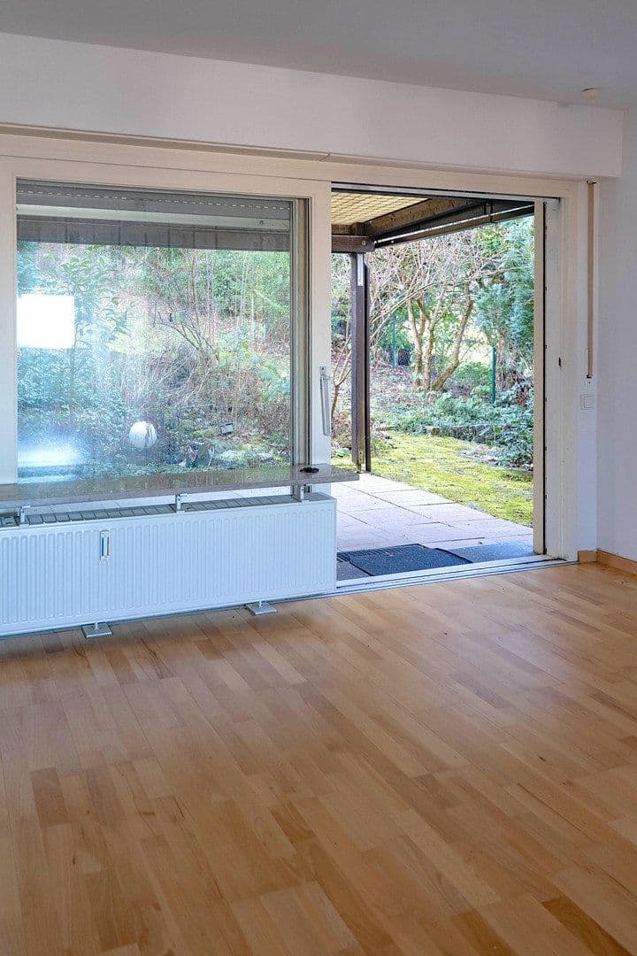 Predaj domu 194 m², pozemok 357 m², Stuttgart, Bádensko-Wurttembersko Predaj domu 194 m², pozemok 357 m², Stuttgart, Bádensko-Wurttembersko