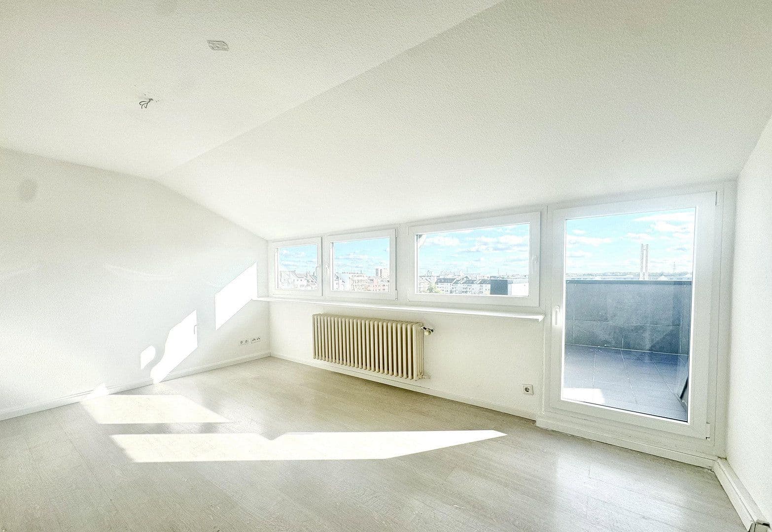 Prenájom bytu 2-izbový 40 m², Kopernikusstrasse 75, Düsseldorf, Severné Porýnie - Westfálsko Prenájom bytu 2-izbový 40 m², Kopernikusstrasse 75, Düsseldorf, Severné Porýnie - Westfálsko