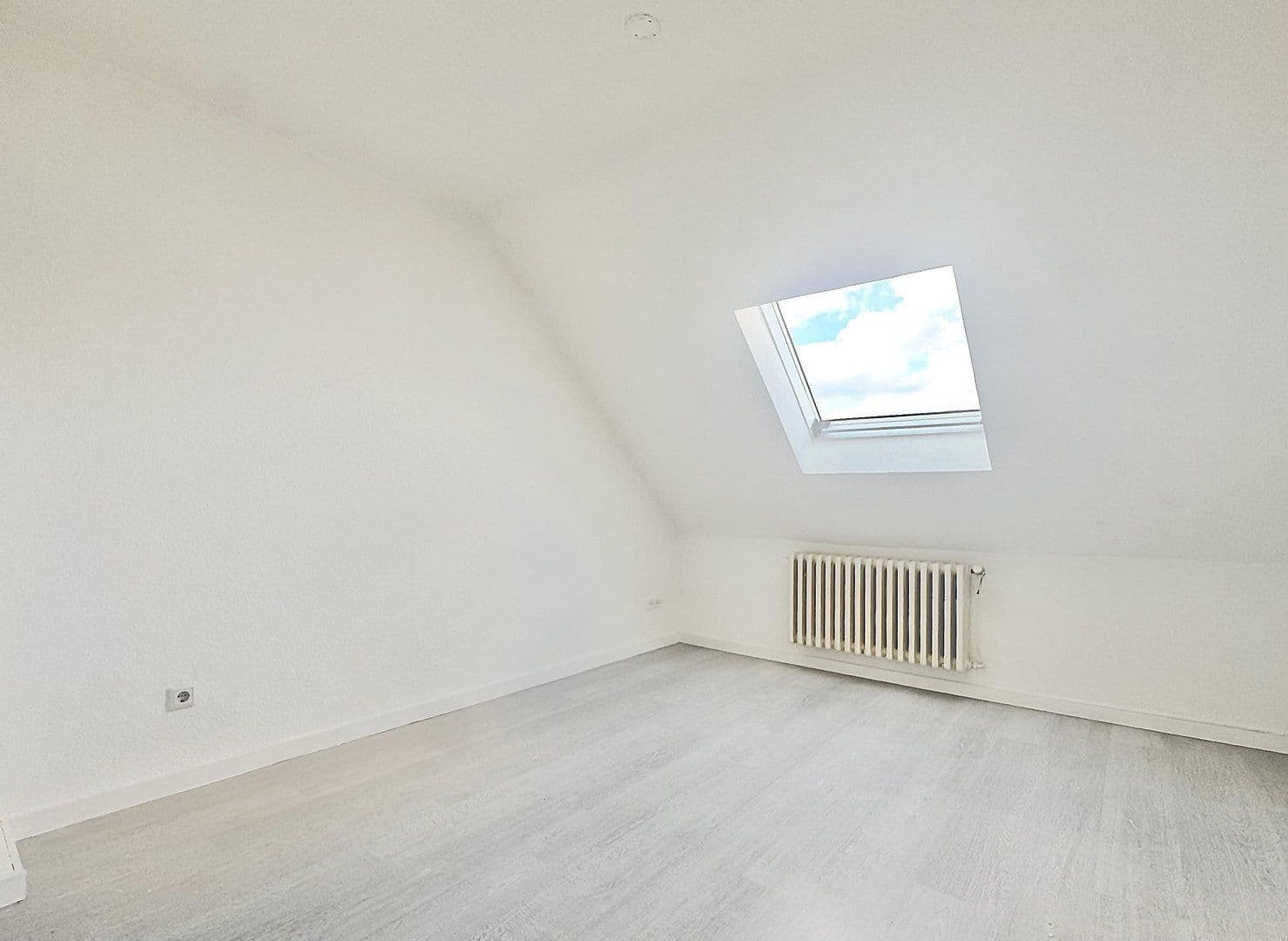 Prenájom bytu 2-izbový 40 m², Kopernikusstrasse 75, Düsseldorf, Severné Porýnie - Westfálsko Prenájom bytu 2-izbový 40 m², Kopernikusstrasse 75, Düsseldorf, Severné Porýnie - Westfálsko