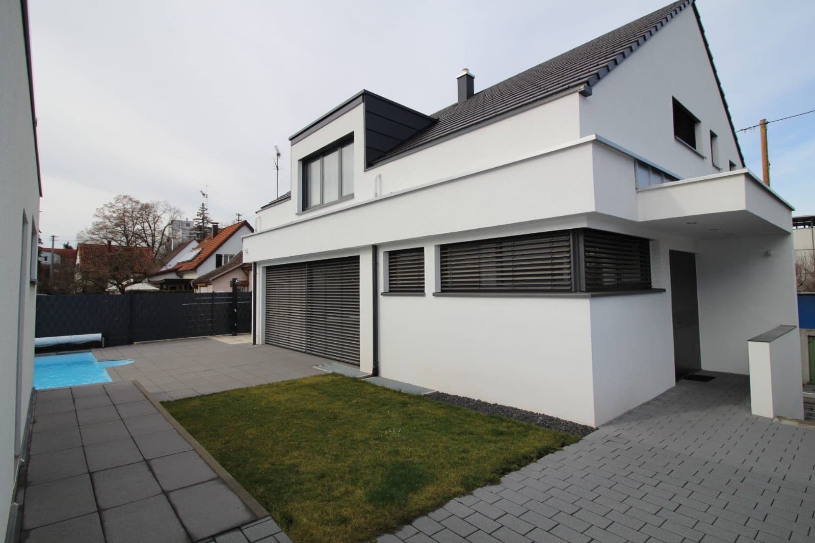 Predaj domu 279 m², pozemok 587 m², Sindelfingen, Bádensko-Wurttembersko Predaj domu 279 m², pozemok 587 m², Sindelfingen, Bádensko-Wurttembersko