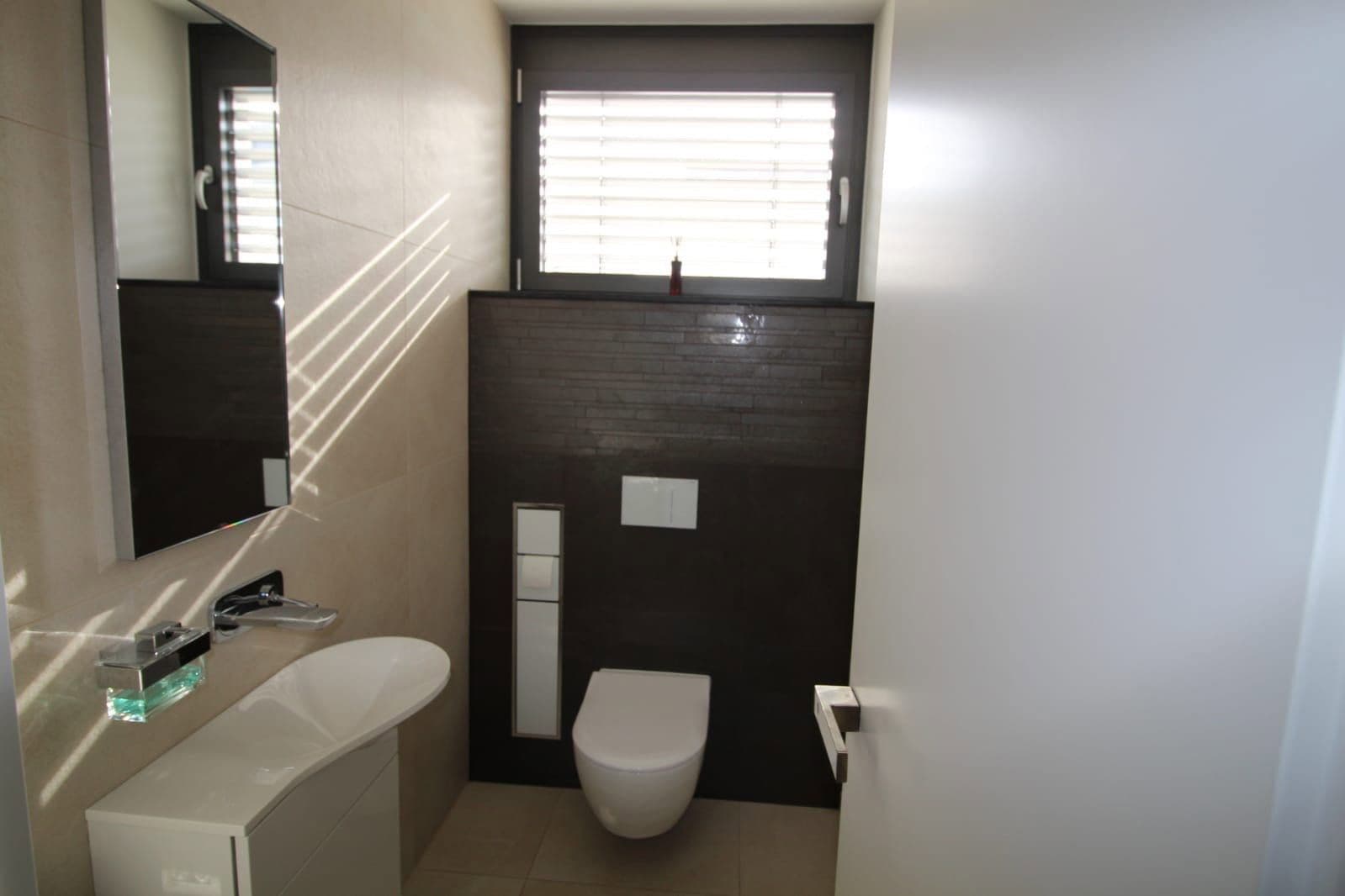 Predaj domu 279 m², pozemok 587 m², Sindelfingen, Bádensko-Wurttembersko Predaj domu 279 m², pozemok 587 m², Sindelfingen, Bádensko-Wurttembersko
